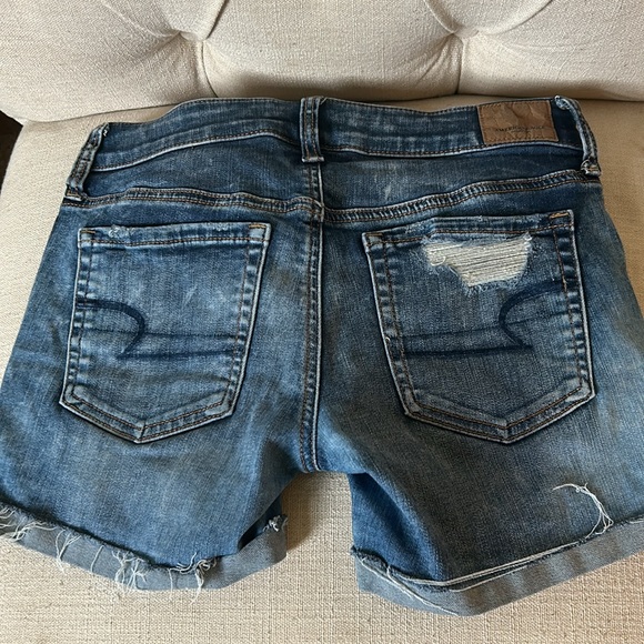 Super cute stretch distressed American Eagle denim shorts size 4 - Picture 7 of 8